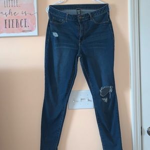 Size 11 Distressed Rewash Hi-Rise Jegging